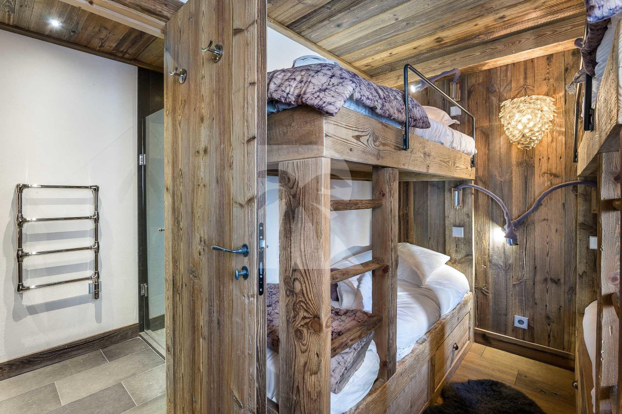 villa in Val d'Isere : Rent this typical chalet located in the Hamlet of Petit Alaska in Val d'Isère. - Photo 4