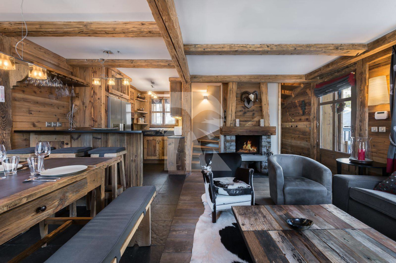 villa in Courchevel : Rent this authentic family Savoyard chalet in Les Chenus. - Photo 2
