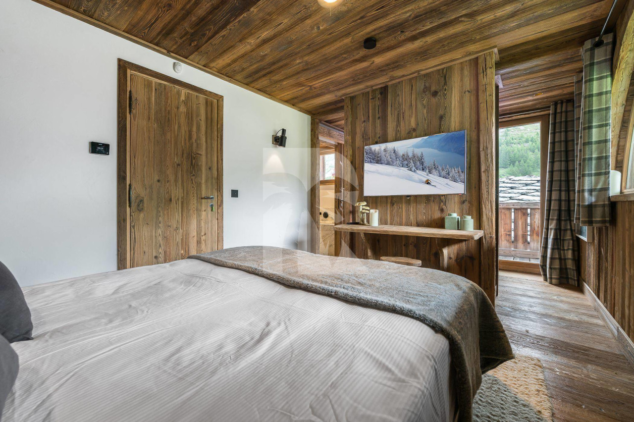 villa in Val d'Isere : Rent this chalet located in the hamlet of Le petit Alaska for 10 guests. - Photo 9
