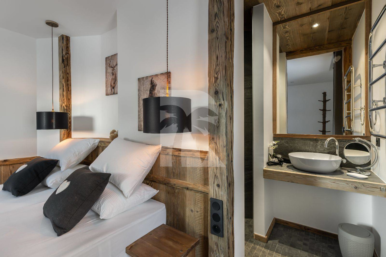 villa in Val d'Isere : Rent this 5 bedroom chalet located close to the slope in Le Fornet, Val d'Isère, with sauna and jacuzzi. - Photo 10