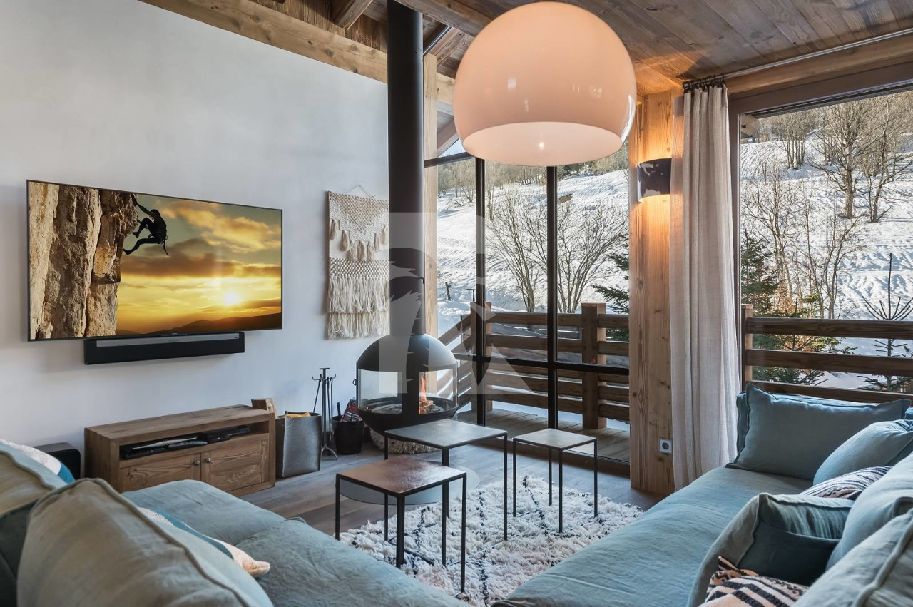 villa in Meribel : Rent this Warm and Cozy chalet in the Hamlet of Le Raffort for 12 guests. - Photo 2
