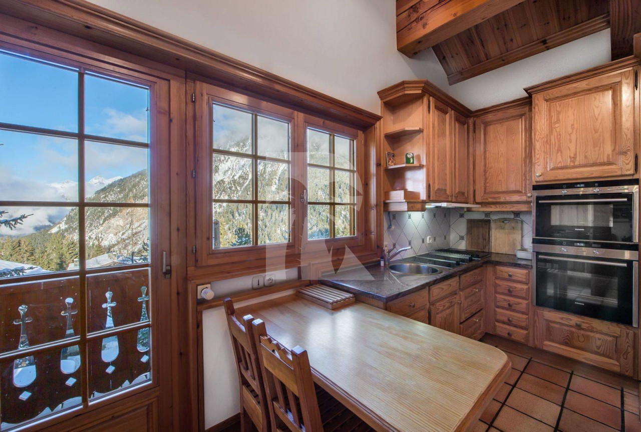 villa in Courchevel : Rent this typical savoyard, ski in ski out chalet in Courchevel Belvedere. - Photo 4
