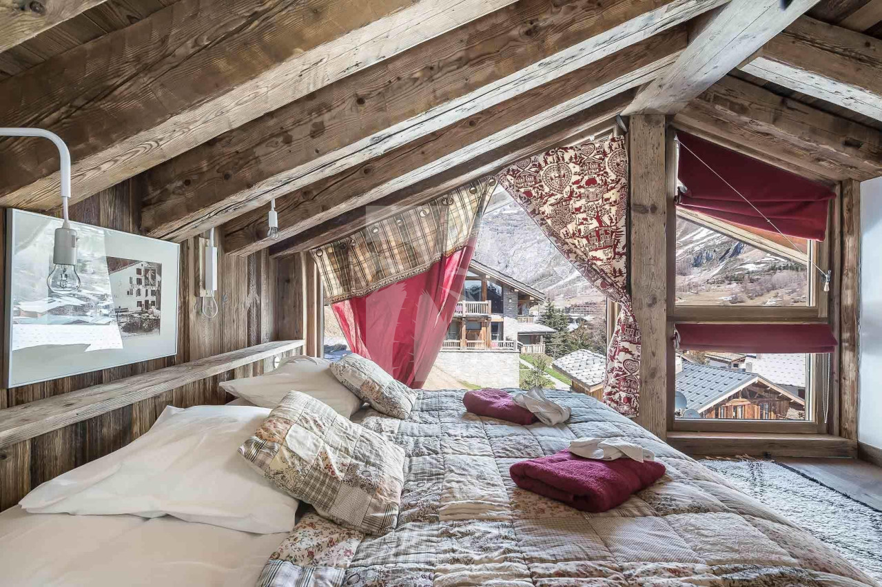 villa in Val d'Isere : Rent this typical chalet located in the Hamlet of Petit Alaska in Val d'Isère. - Photo 12