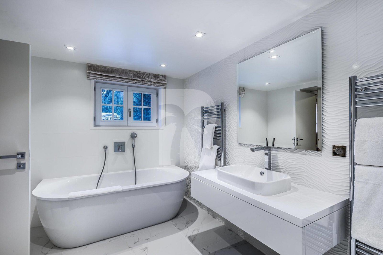 villa in Courchevel : Rent this beautiful ski in / Ski out chalet in the area of Belvedere in Courchevel Moriond. - Photo 10
