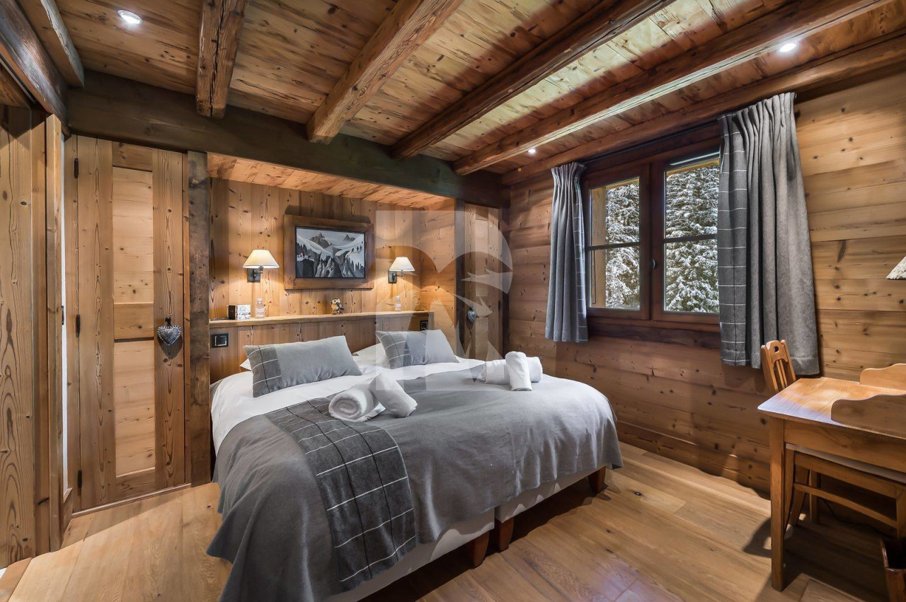 villa in Courchevel : Rent this nearby center of the resort and slopes in Courchevel Village. - Photo 12