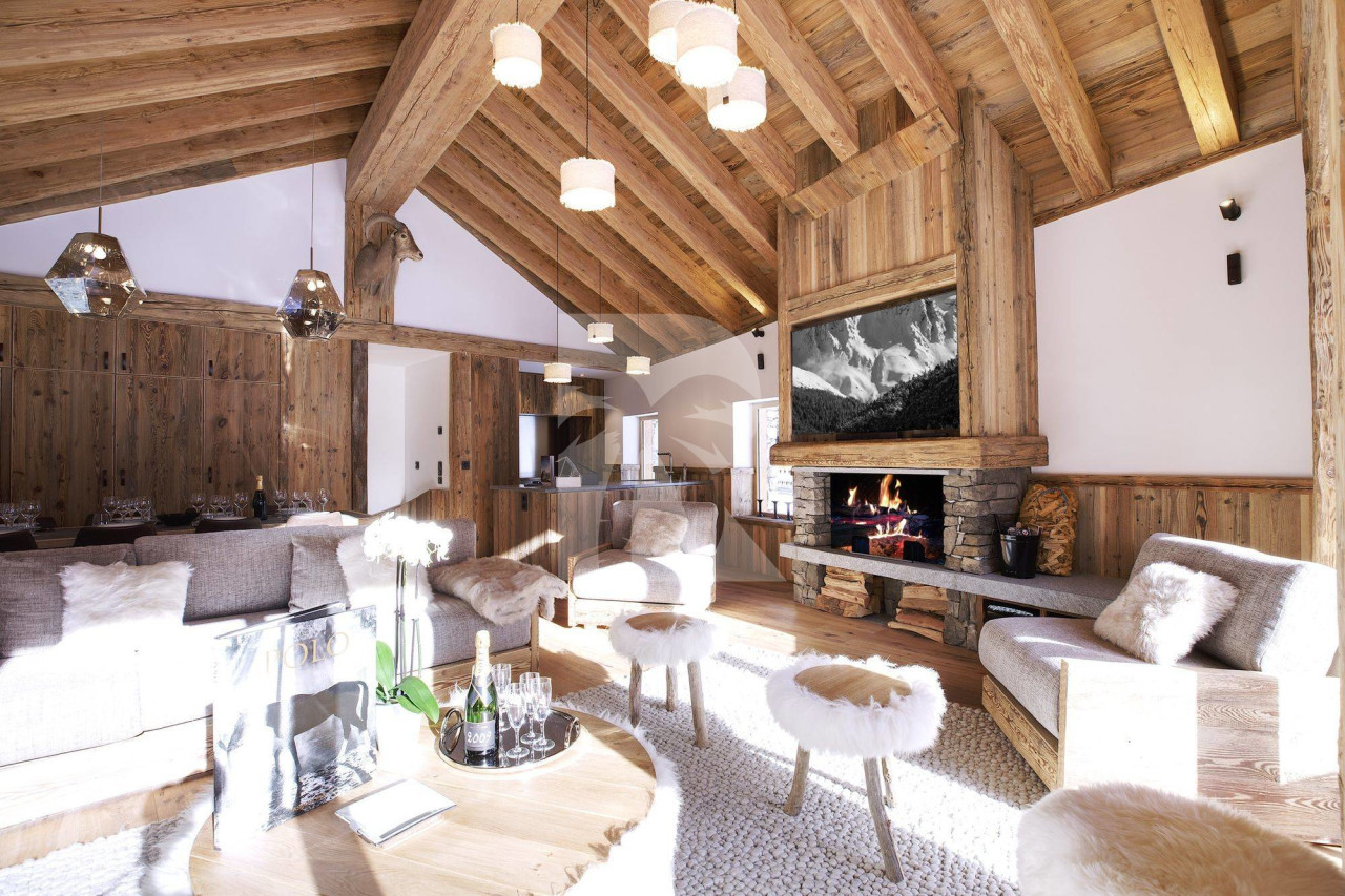 villa in Val d'Isere : Rent this 4 bedrooms chalet located in 'Le Fornet' with a sauna and jacuzzi. - Photo 0