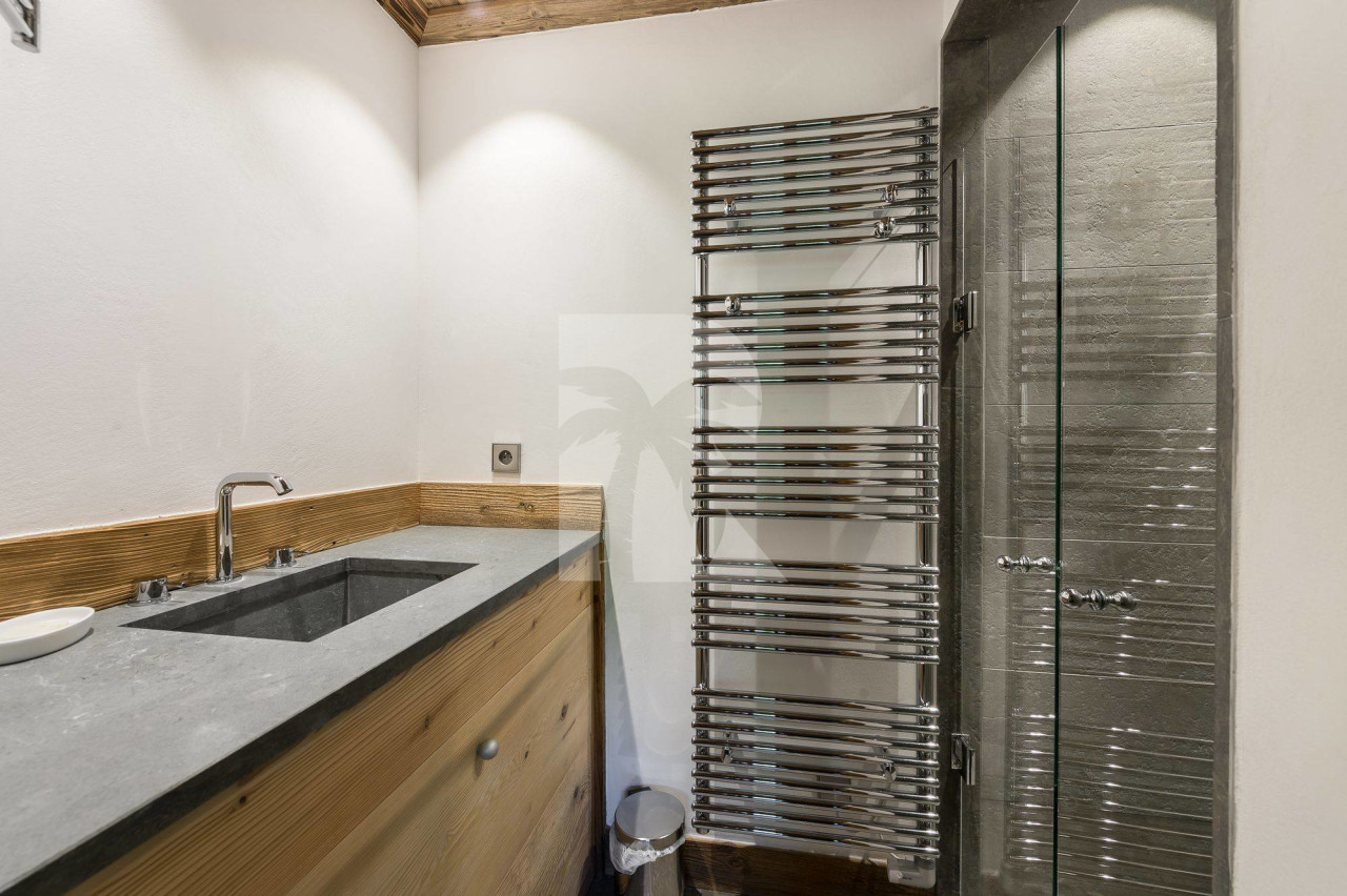 villa in Meribel : Rent this Warm and Cozy chalet in the Hamlet of Le Raffort for 12 guests. - Photo 8