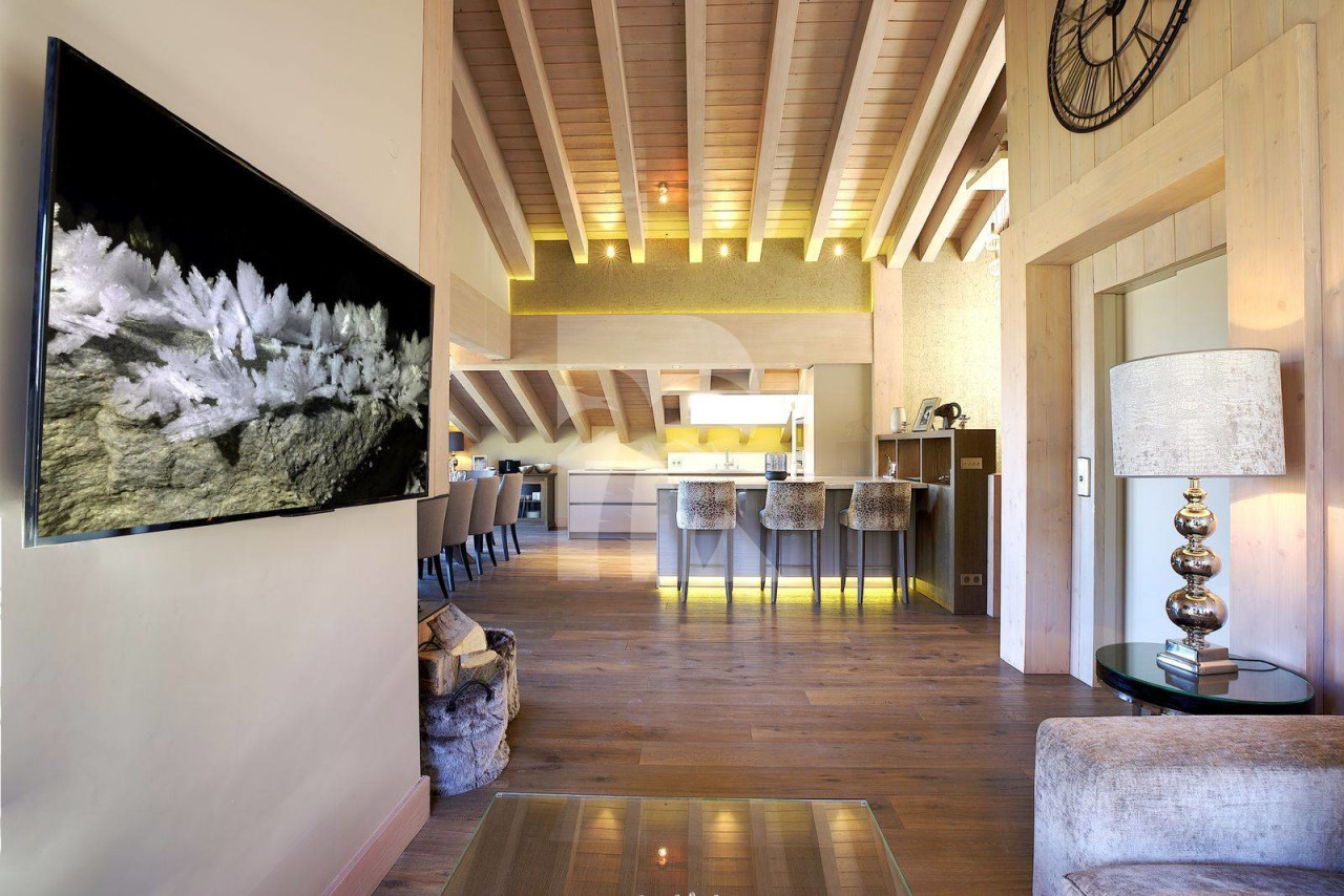 villa in Courchevel : Rent this 4 bedroom chalet in a well-known quiet place in Courchevel Moriond. - Photo 5