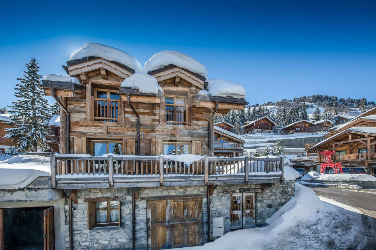 villa in Courchevel : Rent this authentic family Savoyard chalet in Les Chenus. - Photo 0