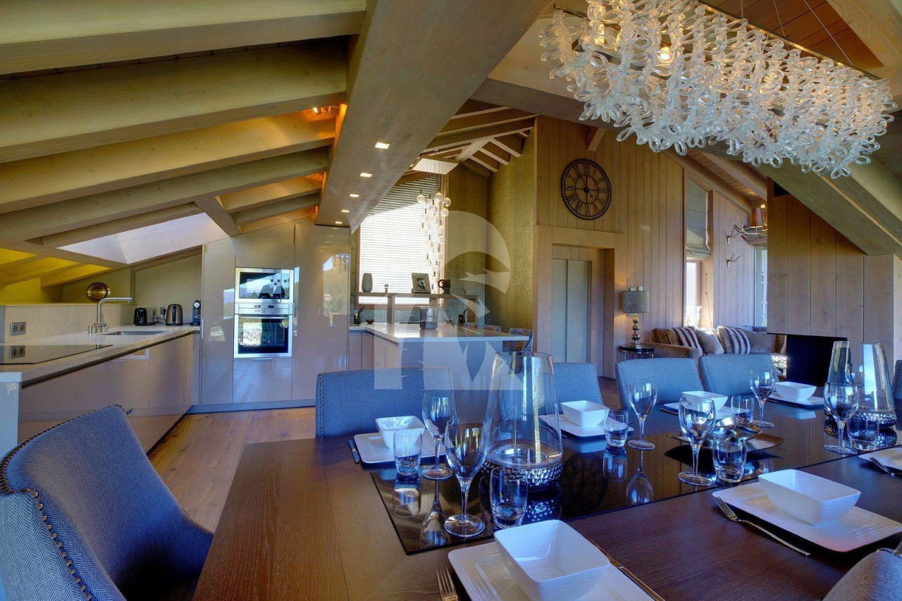 villa in Courchevel : Rent this 4 bedroom chalet in a well-known quiet place in Courchevel Moriond. - Photo 1
