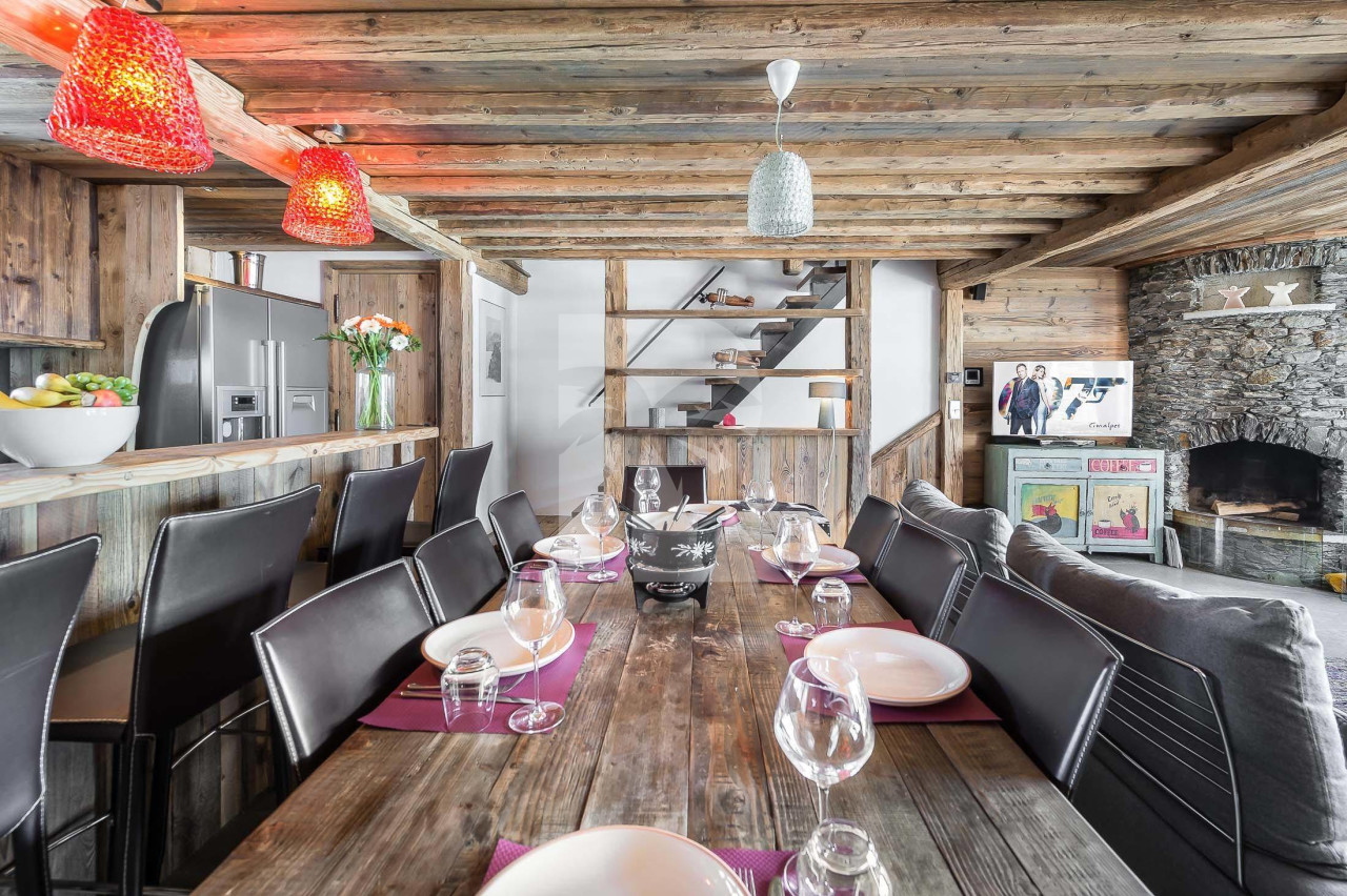 villa in Val d'Isere : Rent this typical chalet located in the Hamlet of Petit Alaska in Val d'Isère. - Photo 3