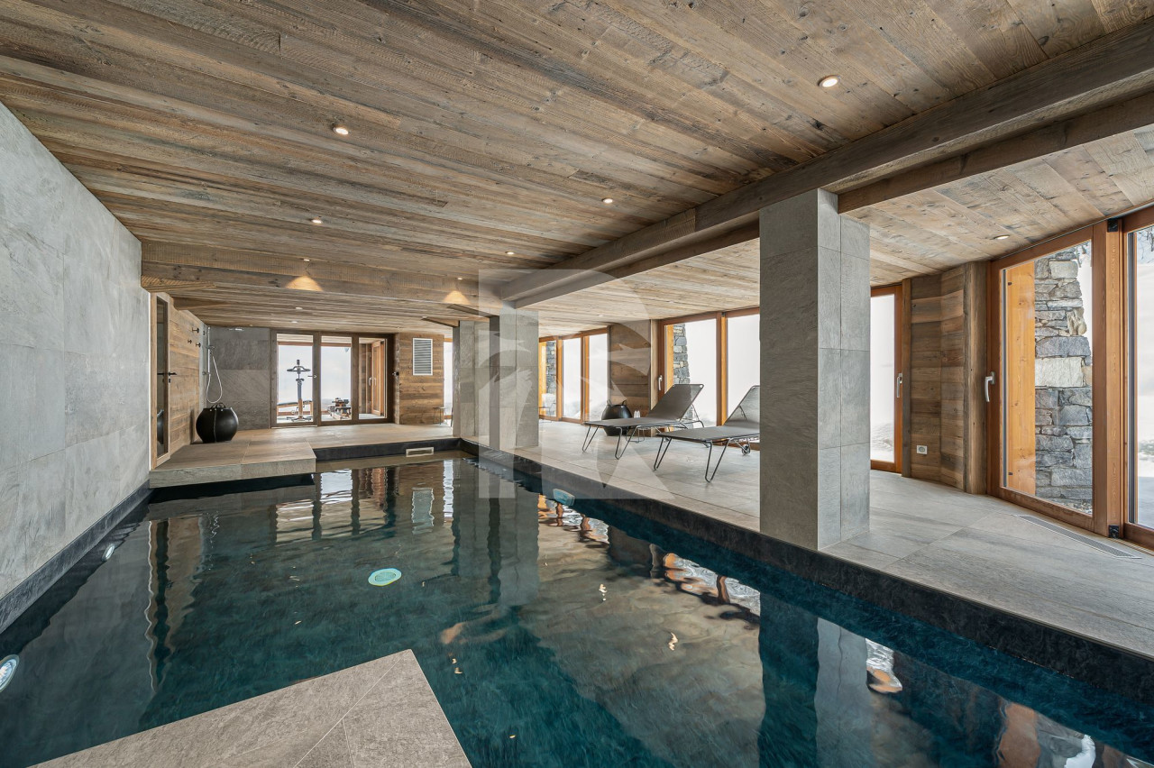 villa in Méribel : Rent this renovated chalet with a perfect location in Méribel station. - Photo 1