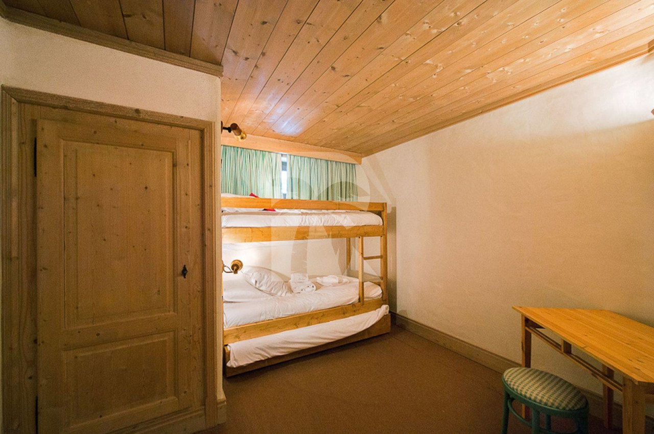villa in Courchevel : Rent this  typically ski in ski out Savoyard mountain chalet - Photo 11