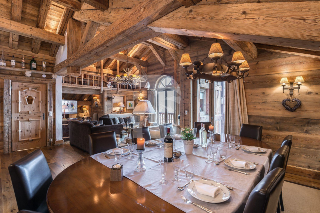 villa in Courchevel : Rent this 6 bedrooms chalet located in the Domain de Bllecôte  in Courchevel 1850. - Photo 3