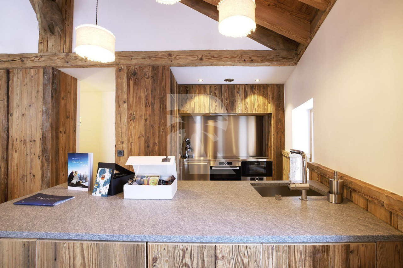 villa in Val d'Isere : Rent this 4 bedrooms chalet located in 'Le Fornet' with a sauna and jacuzzi. - Photo 4