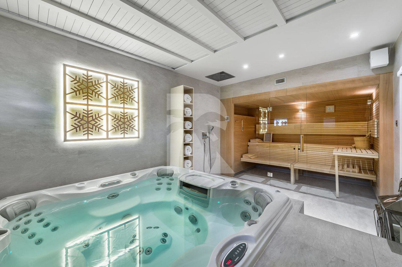 villa in Courchevel : Rent this beautiful ski in / Ski out chalet in the area of Belvedere in Courchevel Moriond. - Photo 3