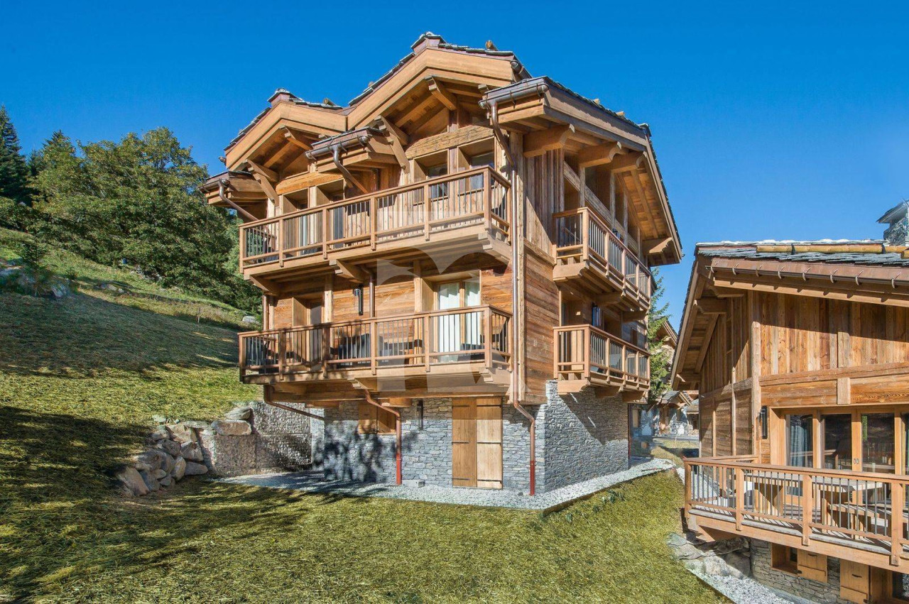villa in Courchevel : Rent this beautiful new modern chalet in Courchevel Village for 11 guests. - Photo 0