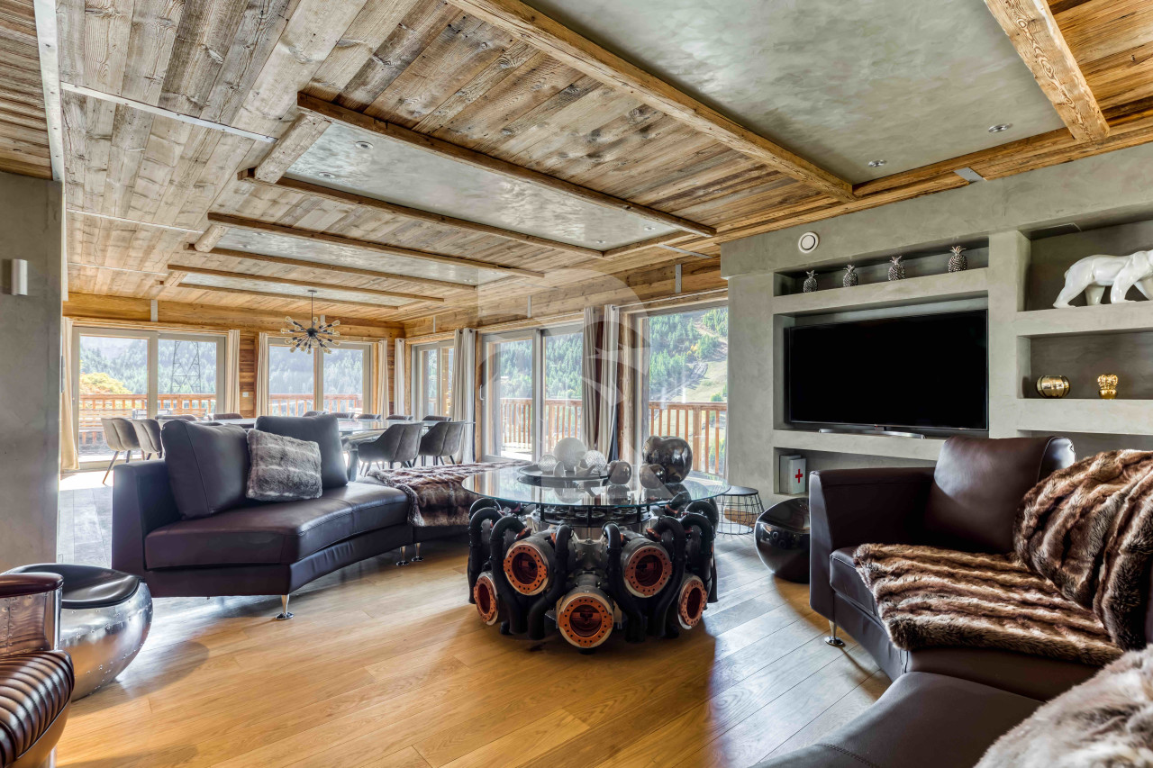 villa in Tignes : Rent this unique chalet which can accommodate up to 14 guests with a aircraft decoration. - Photo 1