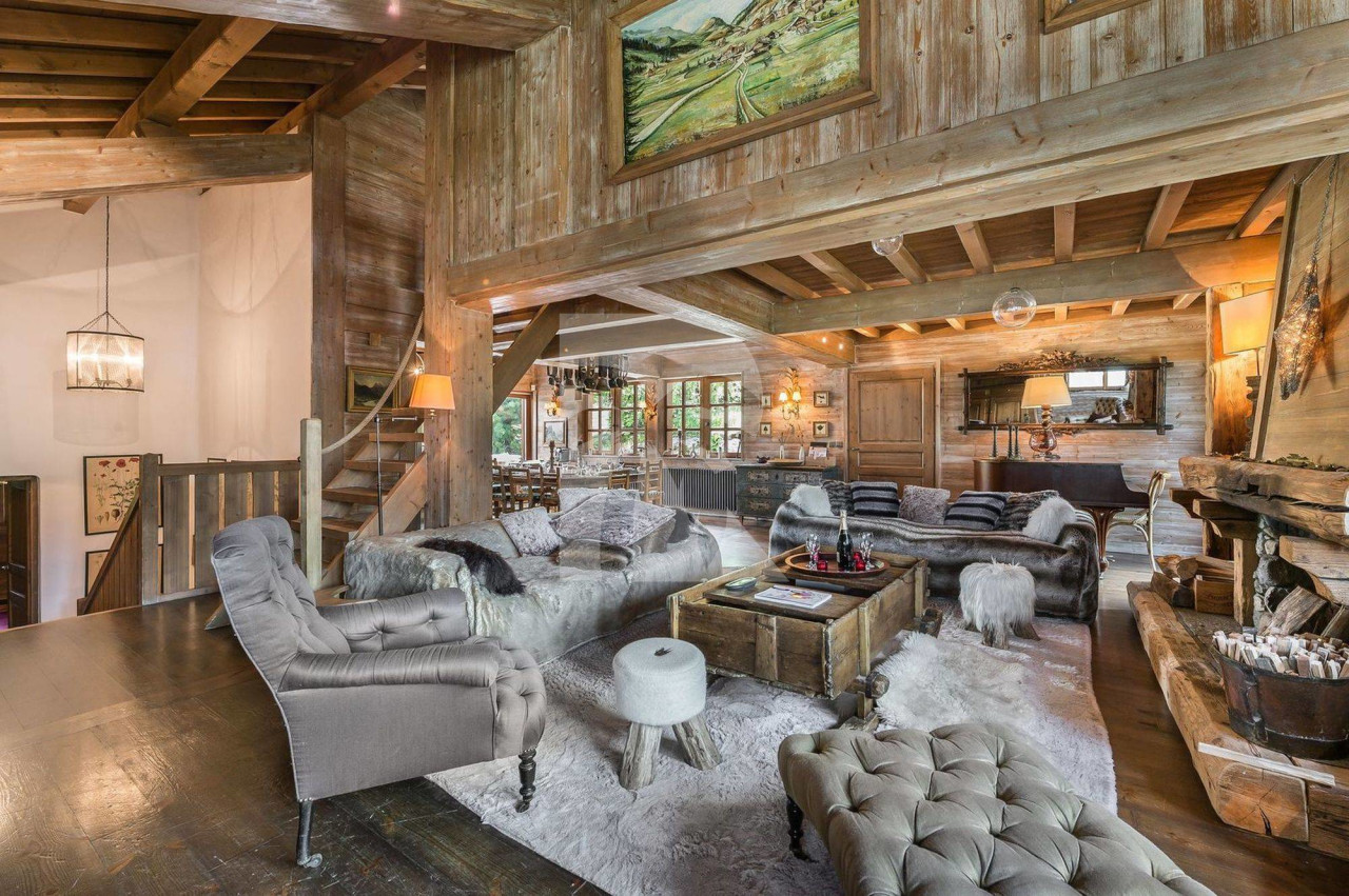 villa in Courchevel : Rent this chalet located in the private hamlet of Les Brigues, only 20 meters from the slopes. - Photo 2