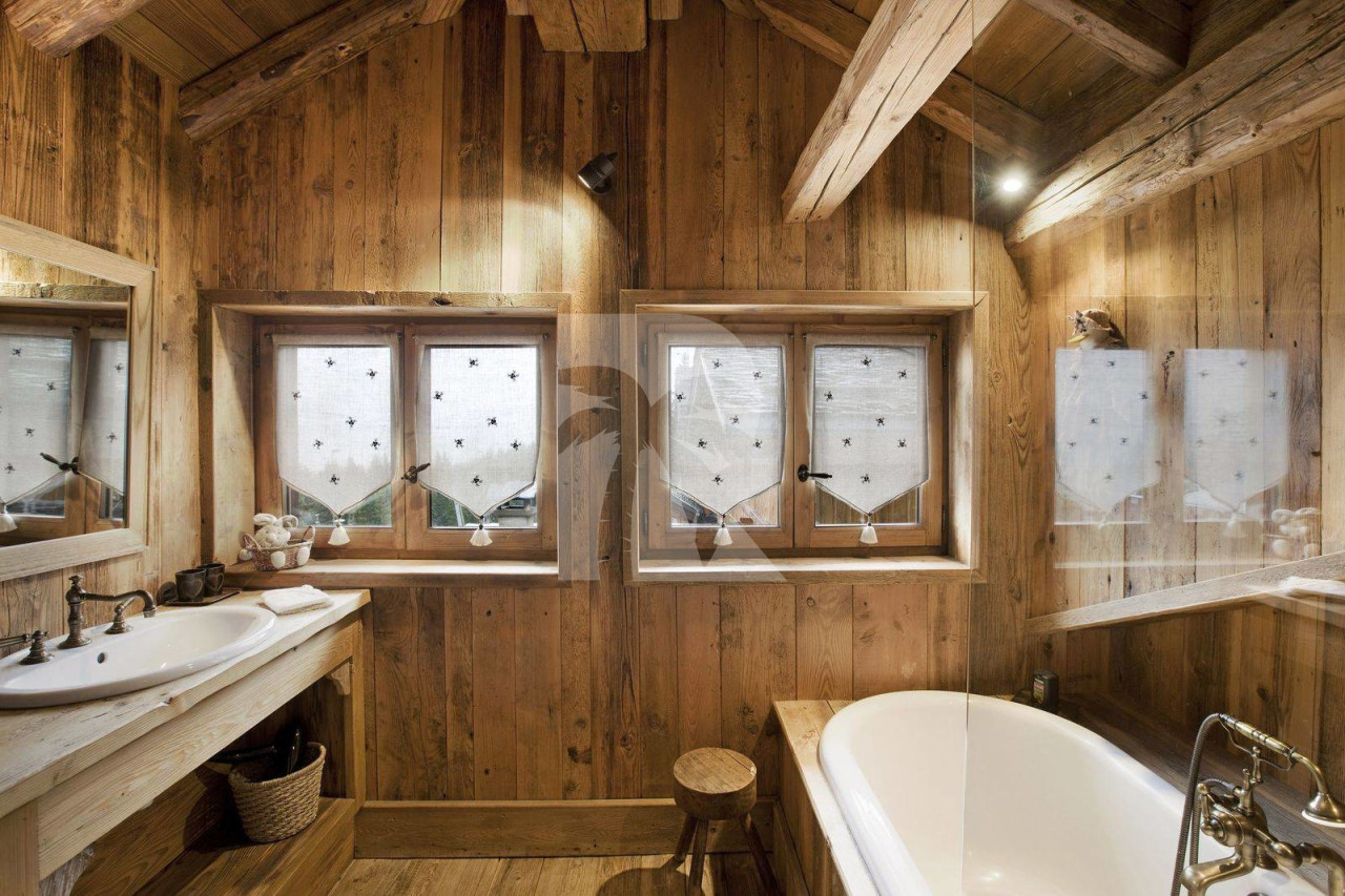villa in Courchevel : Rent this authentic mountain chalet in the District of Plantret. - Photo 10