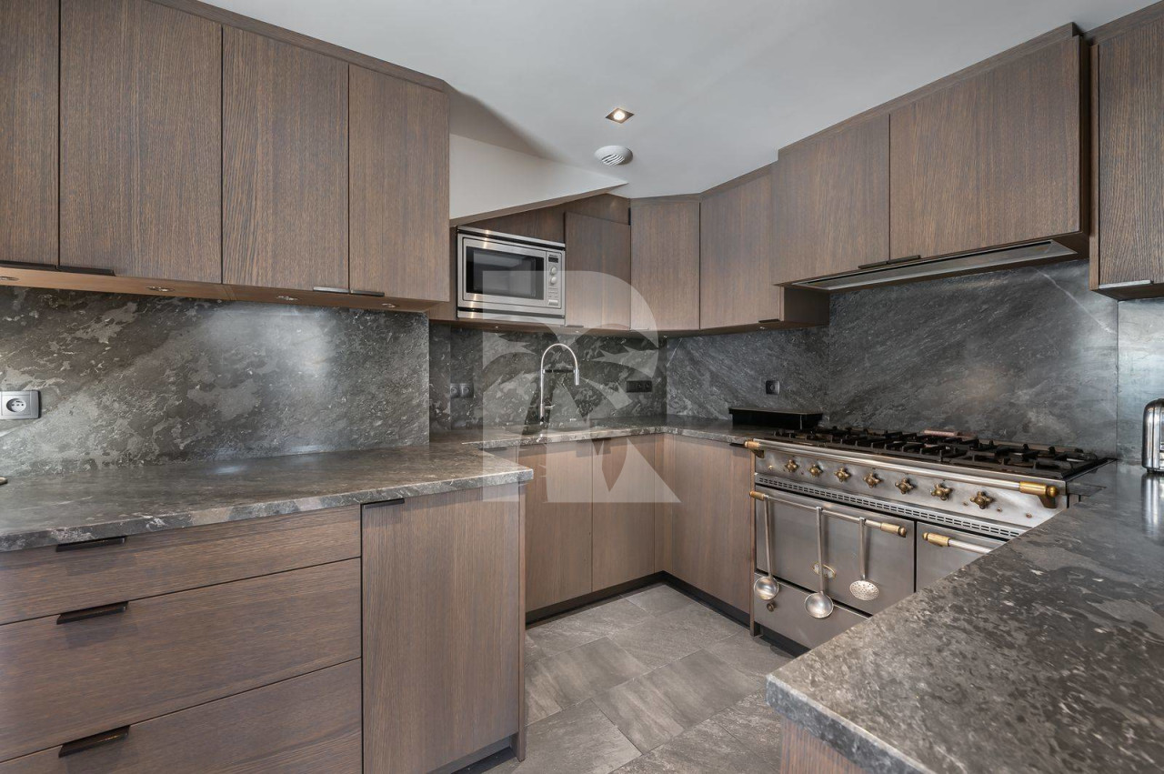 villa in Courchevel : Rent this family Chalet located in the Pralong area within fifty meters from the slopes. - Photo 12