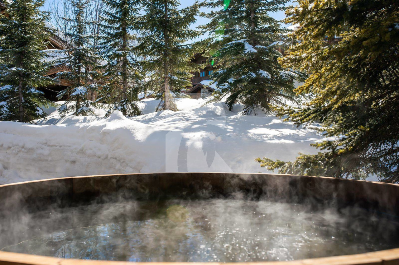 villa in Courchevel : Rent this traditional chalet located in the area of Nogentil in Courchevel 1850 - Photo 2