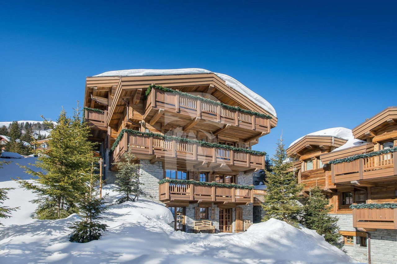 villa in Courchevel : Rent this ultimate luxury chalet of 6 ensuite bedrooms located in les Chenus. - Photo 0