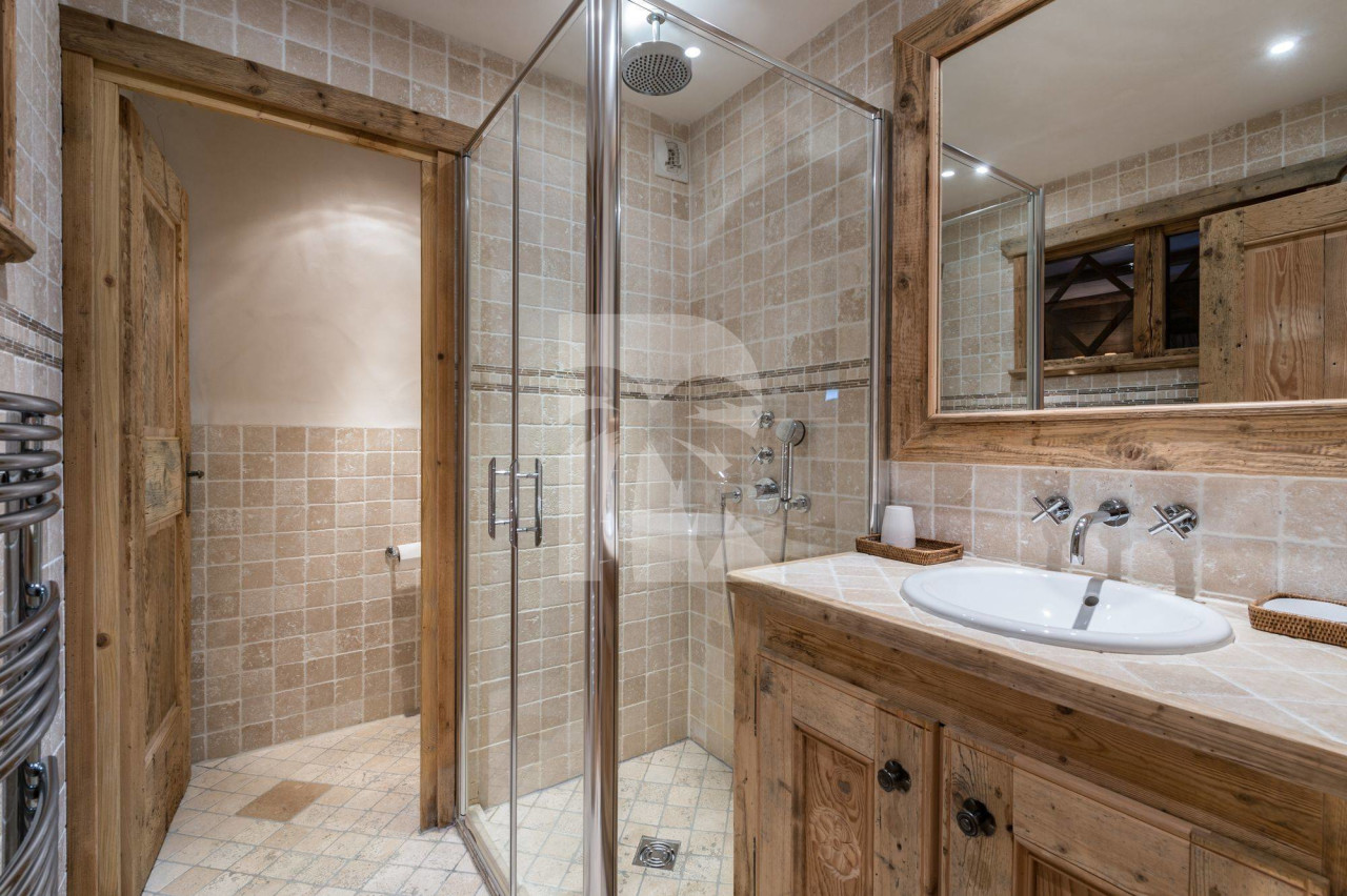 villa in Courchevel : Rent this 6 bedrooms chalet located in the Domain de Bllecôte  in Courchevel 1850. - Photo 12