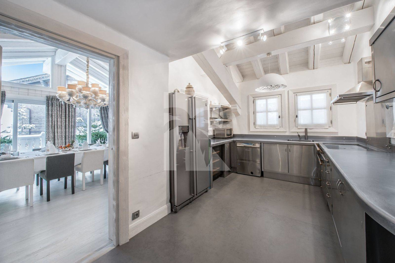 villa in Courchevel : Rent this 6 bedrooms chalet located in Cospillot - Photo 6