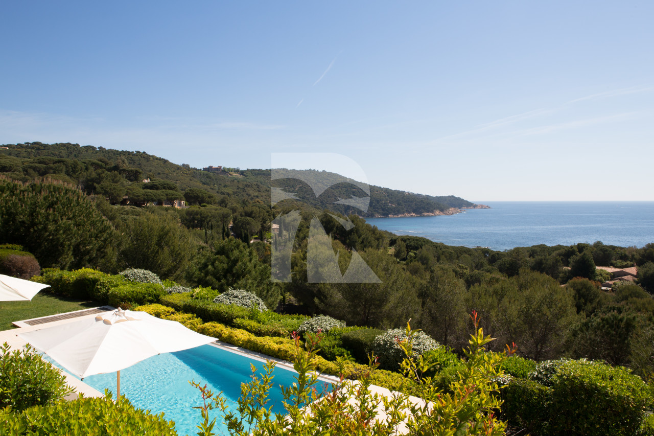 villa in St Tropez : Rent this sea view property in a private gated and secured domain in St Tropez. - Photo 1