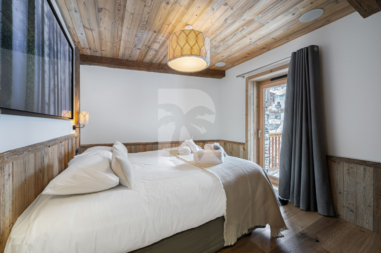 villa in Val d'Isere : Rent this 4 bedrooms chalet located in 'Le Fornet' with a sauna and jacuzzi. - Photo 9
