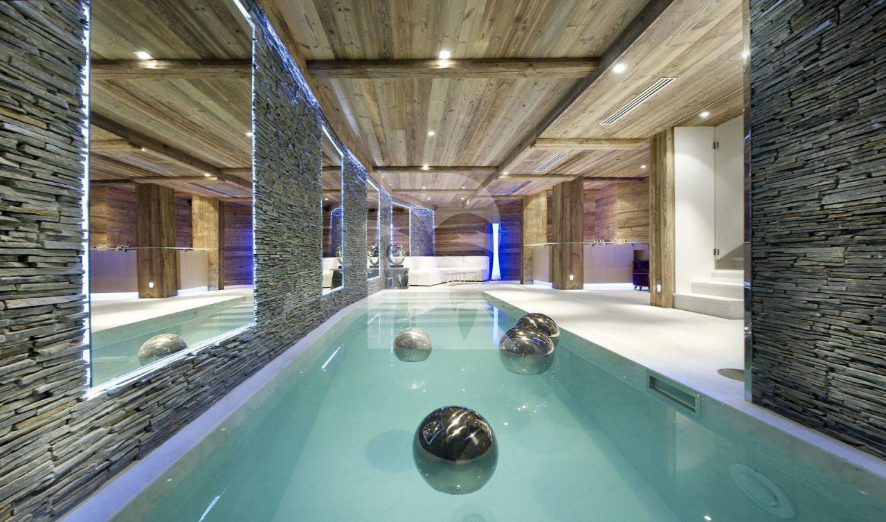 villa in Courchevel : Rent this ultimate luxury chalet Aster  located near the centre of Courchevel 1850 - Photo 1