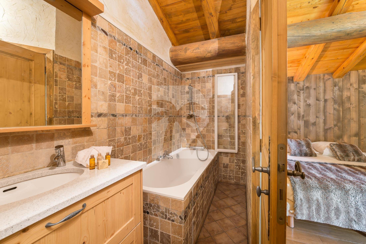 villa in Val d'Isere : Rent this chalet located right in the center of Val d'Isère and at only 150m from the slopes. - Photo 10