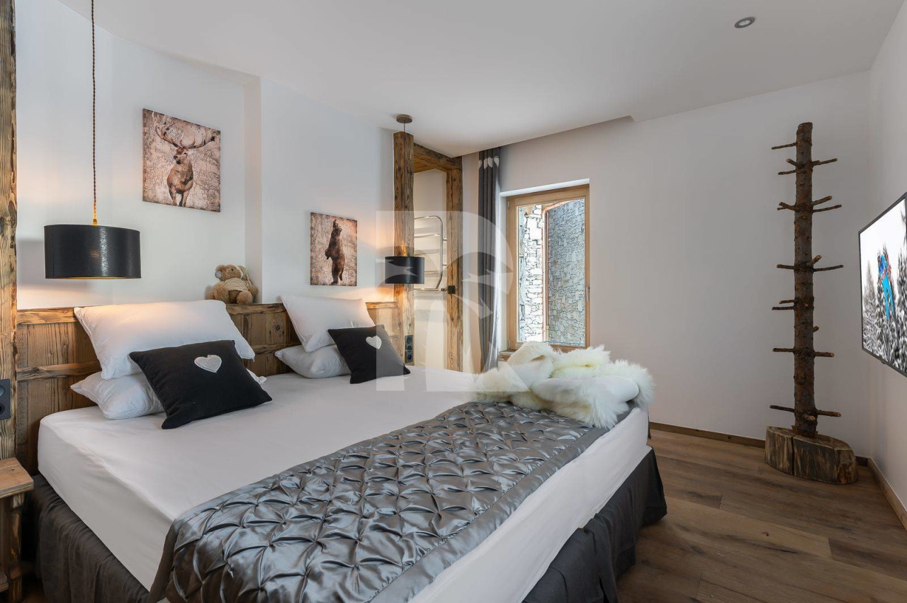 villa in Val d'Isere : Rent this 5 bedroom chalet located close to the slope in Le Fornet, Val d'Isère, with sauna and jacuzzi. - Photo 9