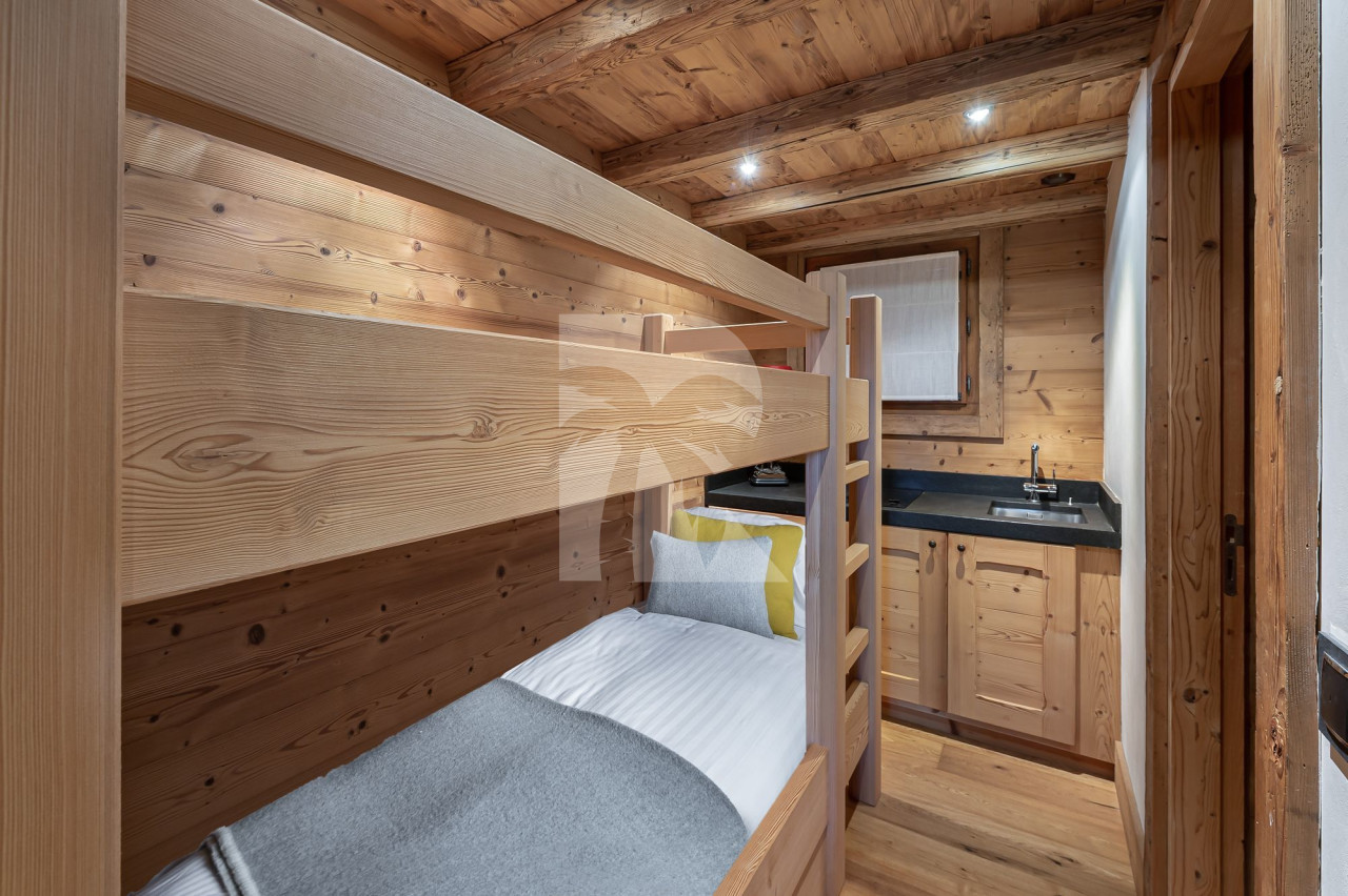 villa in Courchevel : Rent this nearby center of the resort and slopes in Courchevel Village. - Photo 6