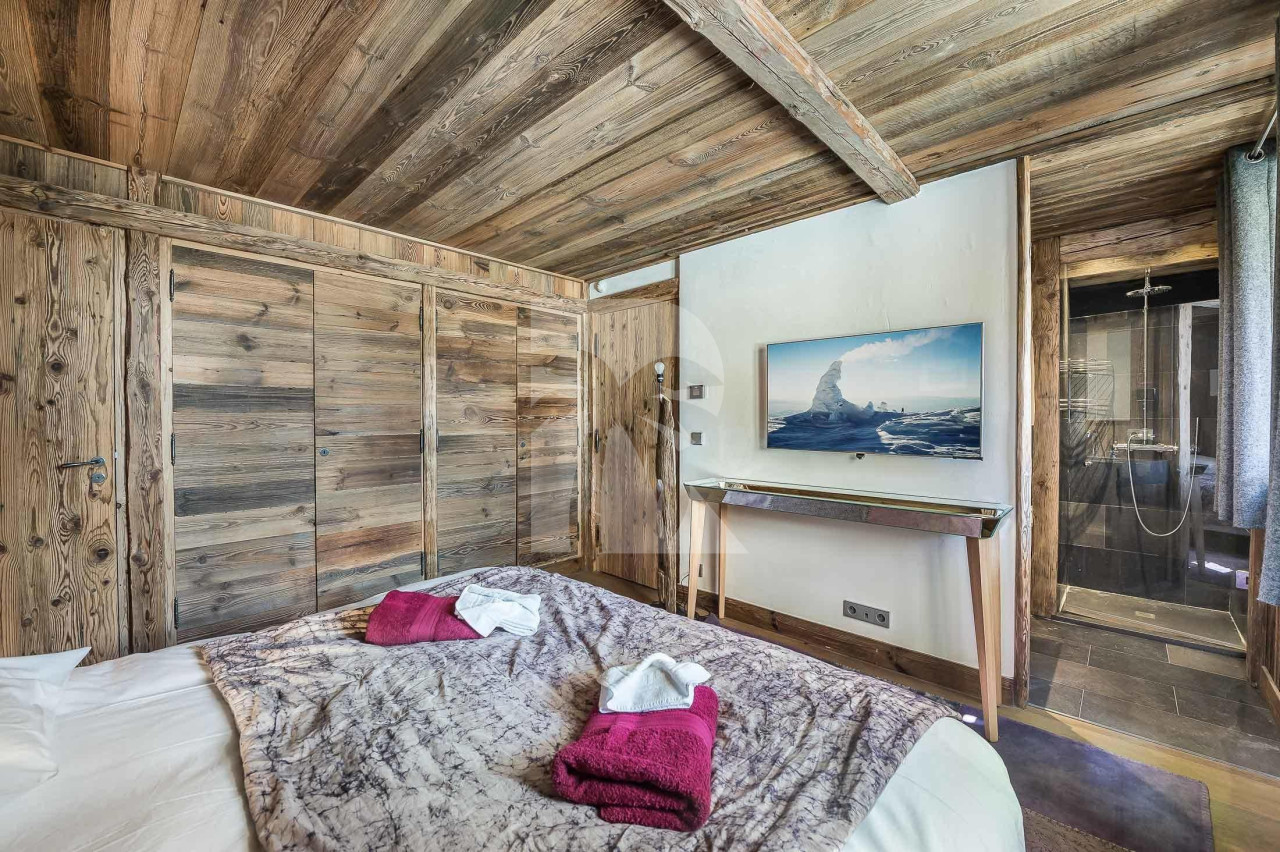 villa in Val d'Isere : Rent this typical chalet located in the Hamlet of Petit Alaska in Val d'Isère. - Photo 6
