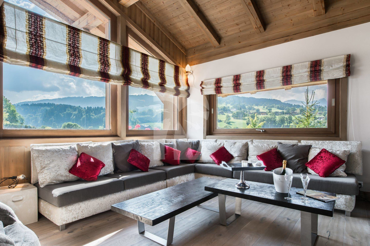 villa in Megeve : Rent this charming chalet fully renovated with contemporary decoration, 70m from the slopes in Princess area. - Photo 2