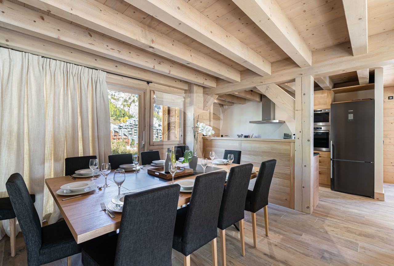 villa in Val d'Isere : Rent this ski in ski out chalet close to the accommodations in Val d'Isère. - Photo 4