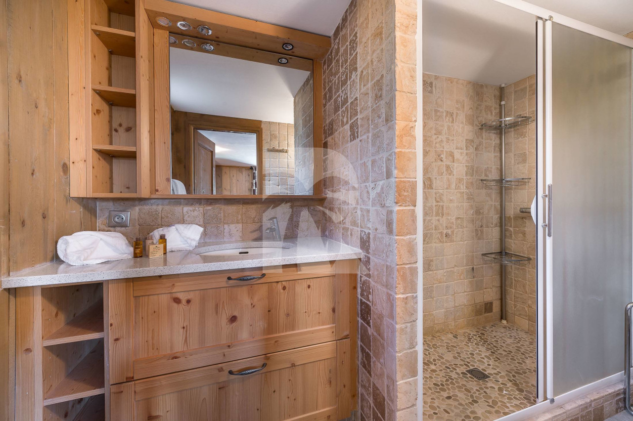villa in Val d'Isere : Rent this chalet located right in the center of Val d'Isère and at only 150m from the slopes. - Photo 7