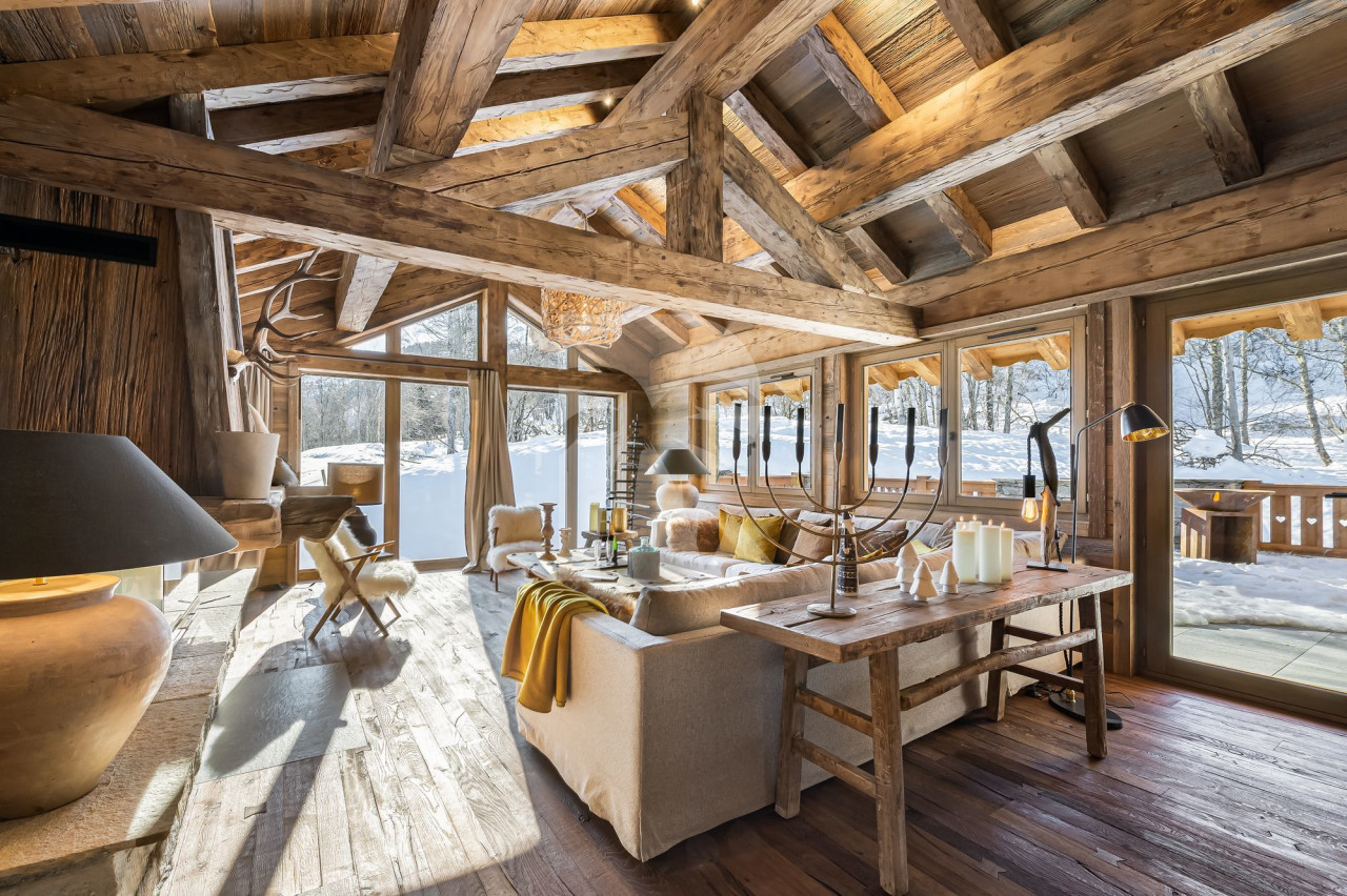 villa in Méribel : Rent this renovated chalet with a perfect location in Méribel station. - Photo 2