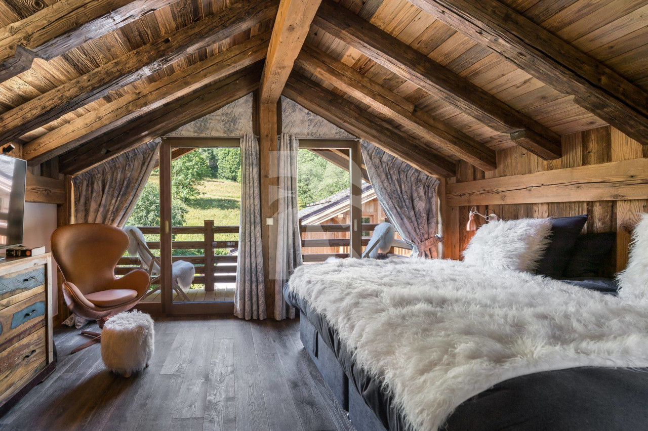 villa in Meribel : Rent this Warm and Cozy chalet in the Hamlet of Le Raffort for 12 guests. - Photo 12