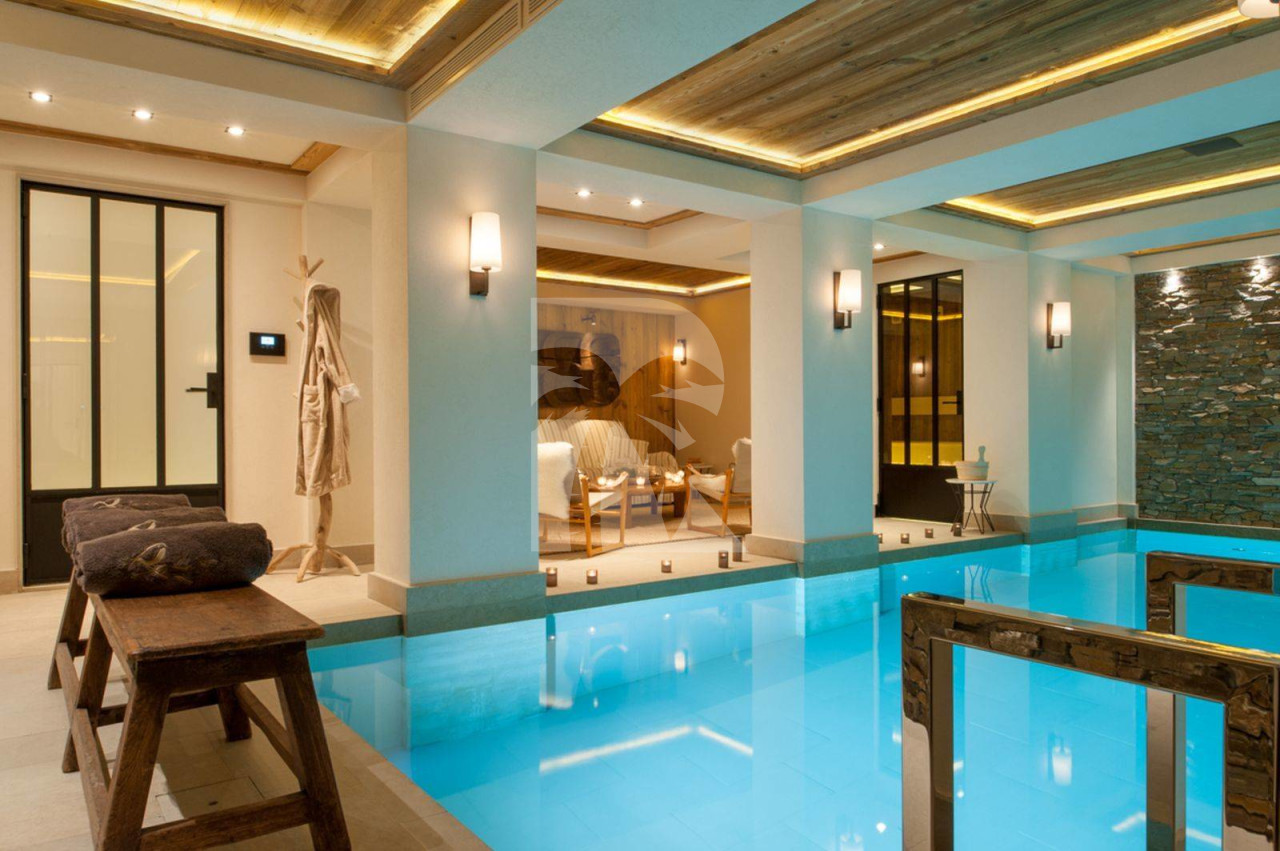 villa in Courchevel : Rent this ultimate luxury chalet of 6 ensuite bedrooms located in les Chenus. - Photo 1