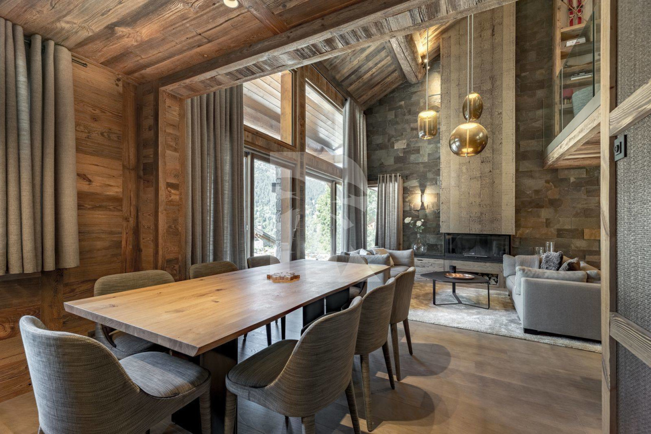 villa in Meribel : Rent  this renovated chalet at 5 mins walk from there center for 8 guests. - Photo 2