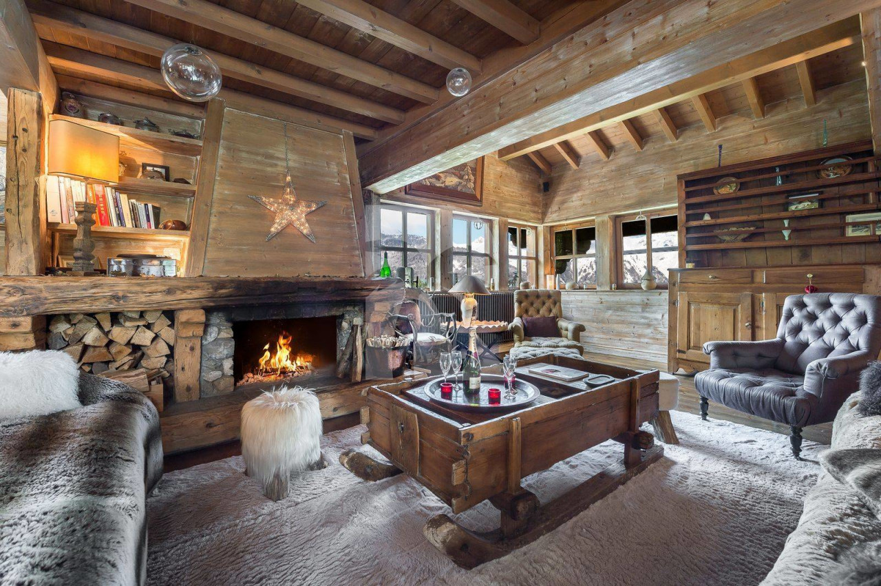 villa in Courchevel : Rent this chalet located in the private hamlet of Les Brigues, only 20 meters from the slopes. - Photo 3