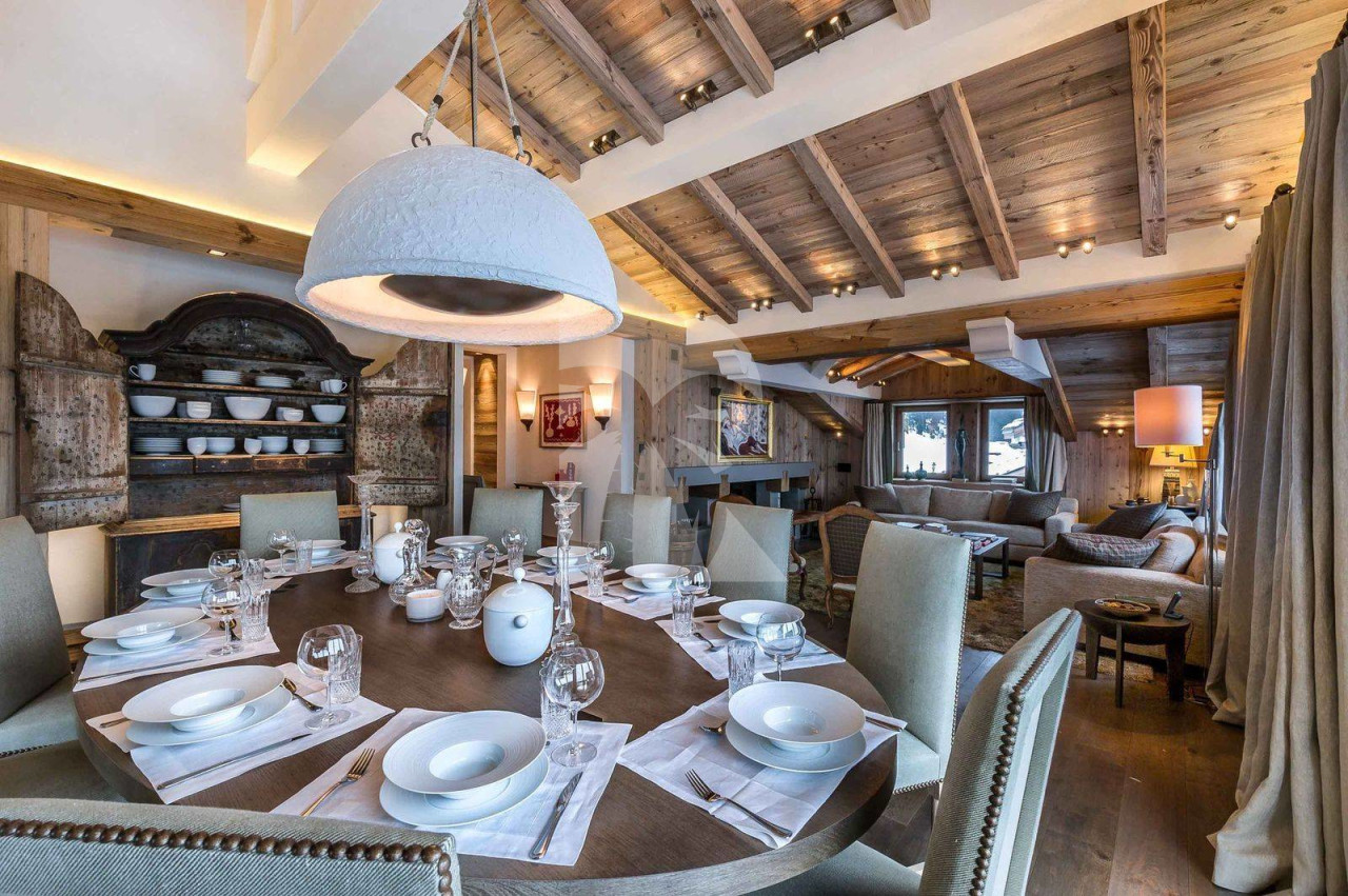 villa in Courchevel : Rent this 6 bedroom chalet with a panoramic view of the peaks of Bellecôte glacier - Photo 2
