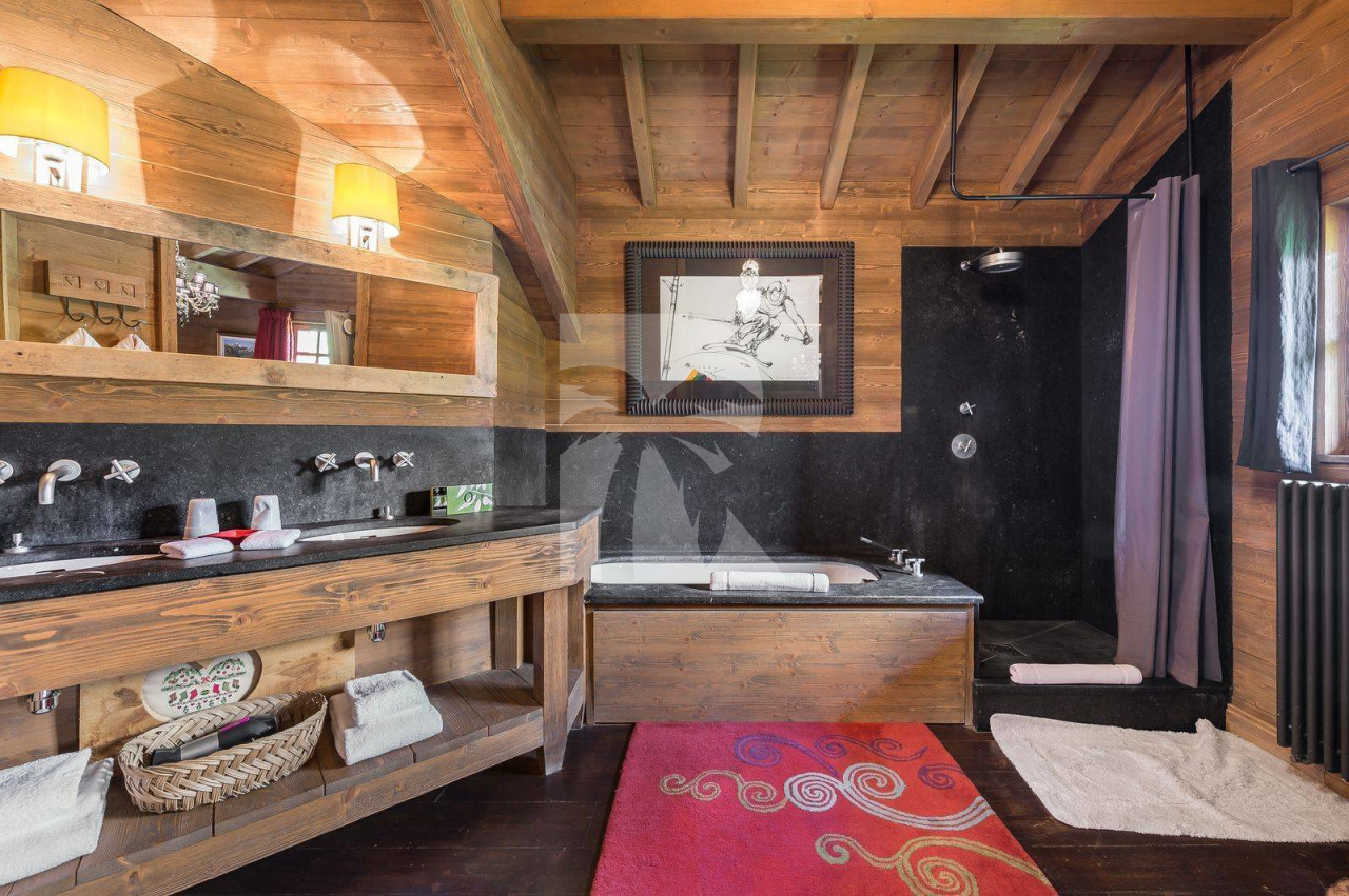 villa in Courchevel : Rent this chalet located in the private hamlet of Les Brigues, only 20 meters from the slopes. - Photo 7