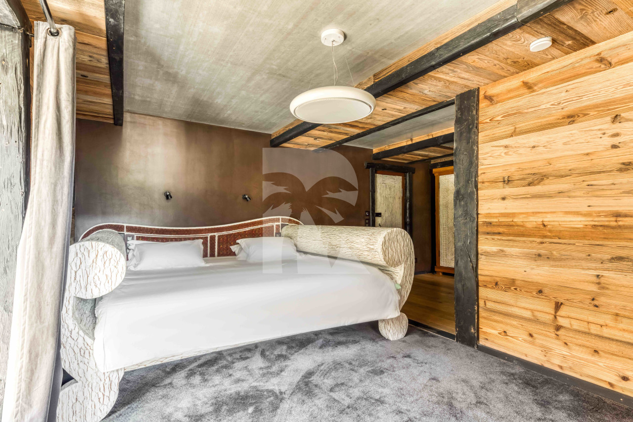 villa in Tignes : Rent this Indonesian decorated chalet walking distance to the lift in Tignes Brevieres - Photo 11