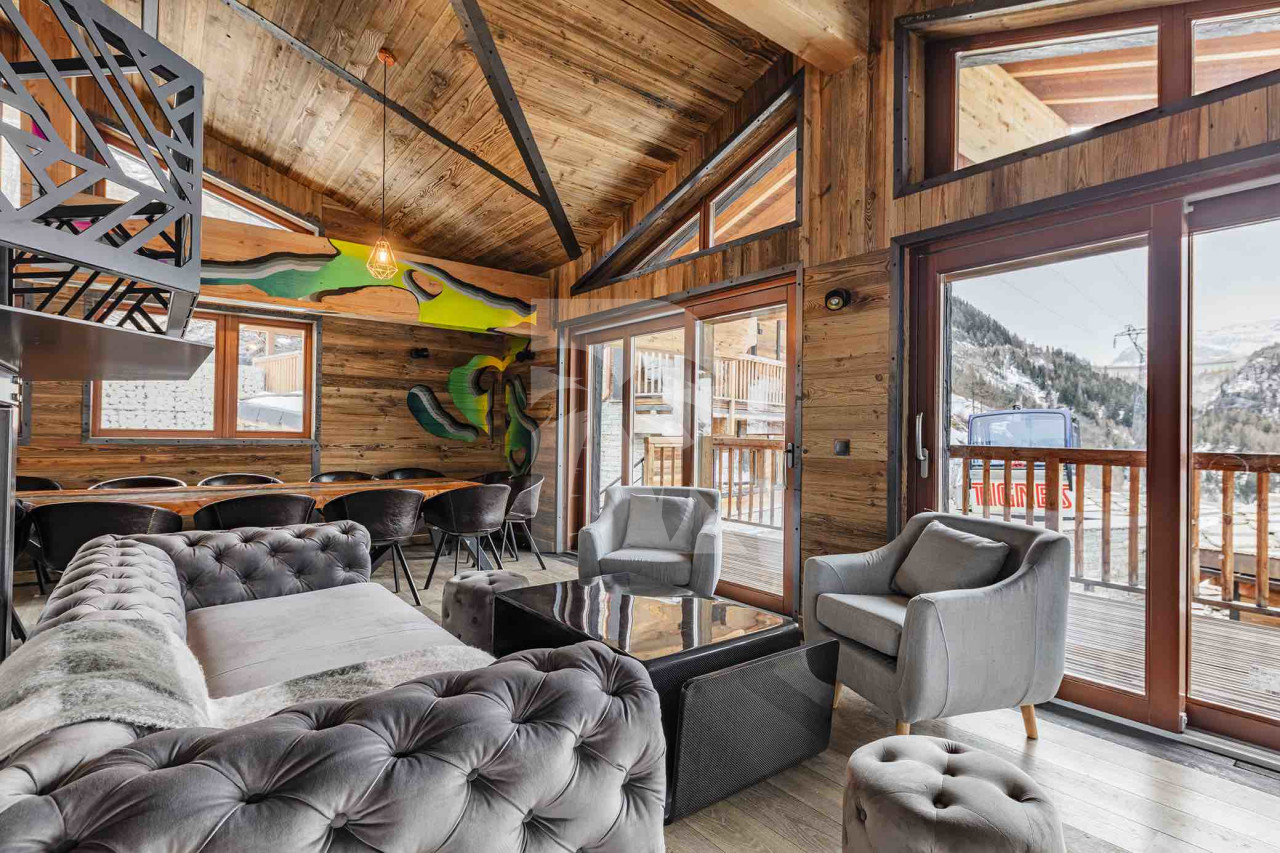 villa in Tignes : Rent this luxurious chalet designed with graffiti street art - Photo 0
