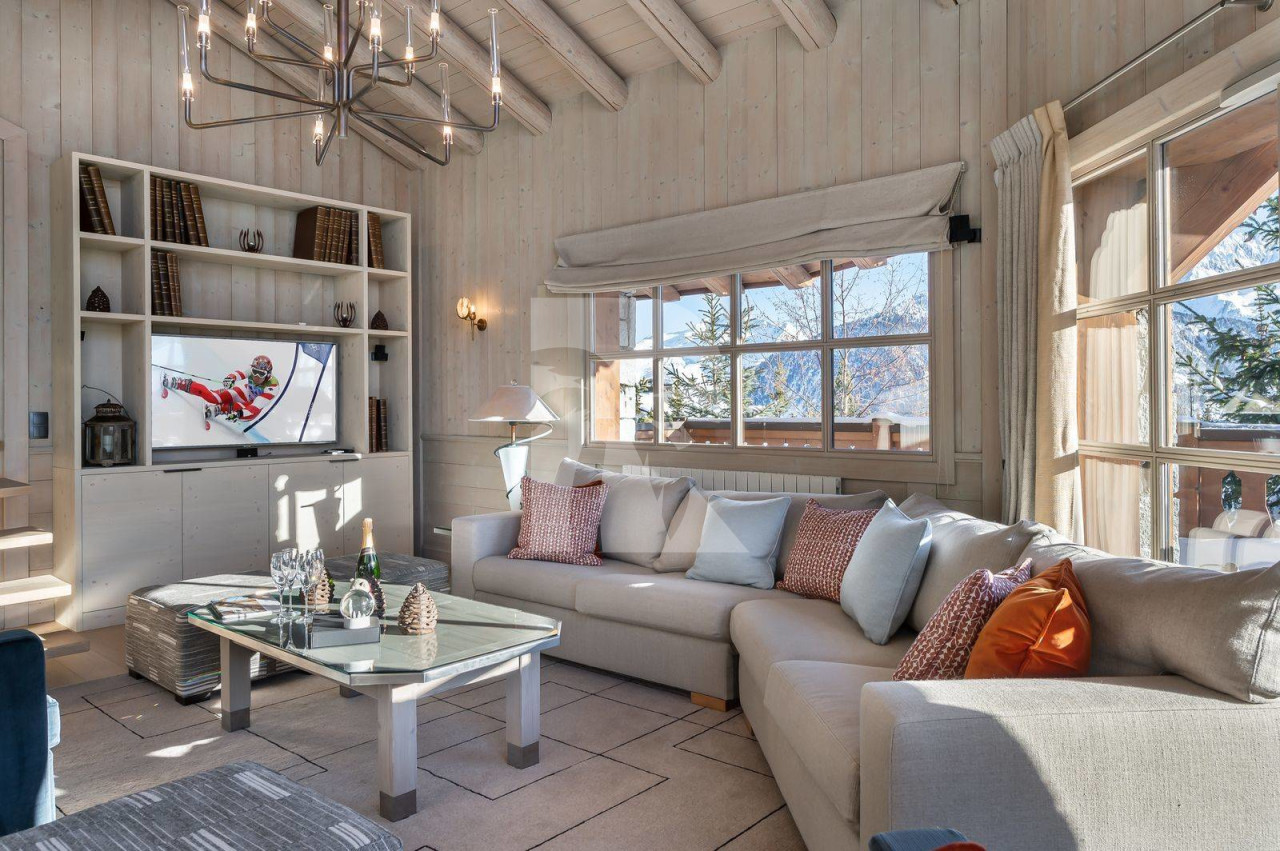 villa in Courchevel : Rent this family Chalet located in the Pralong area within fifty meters from the slopes. - Photo 1