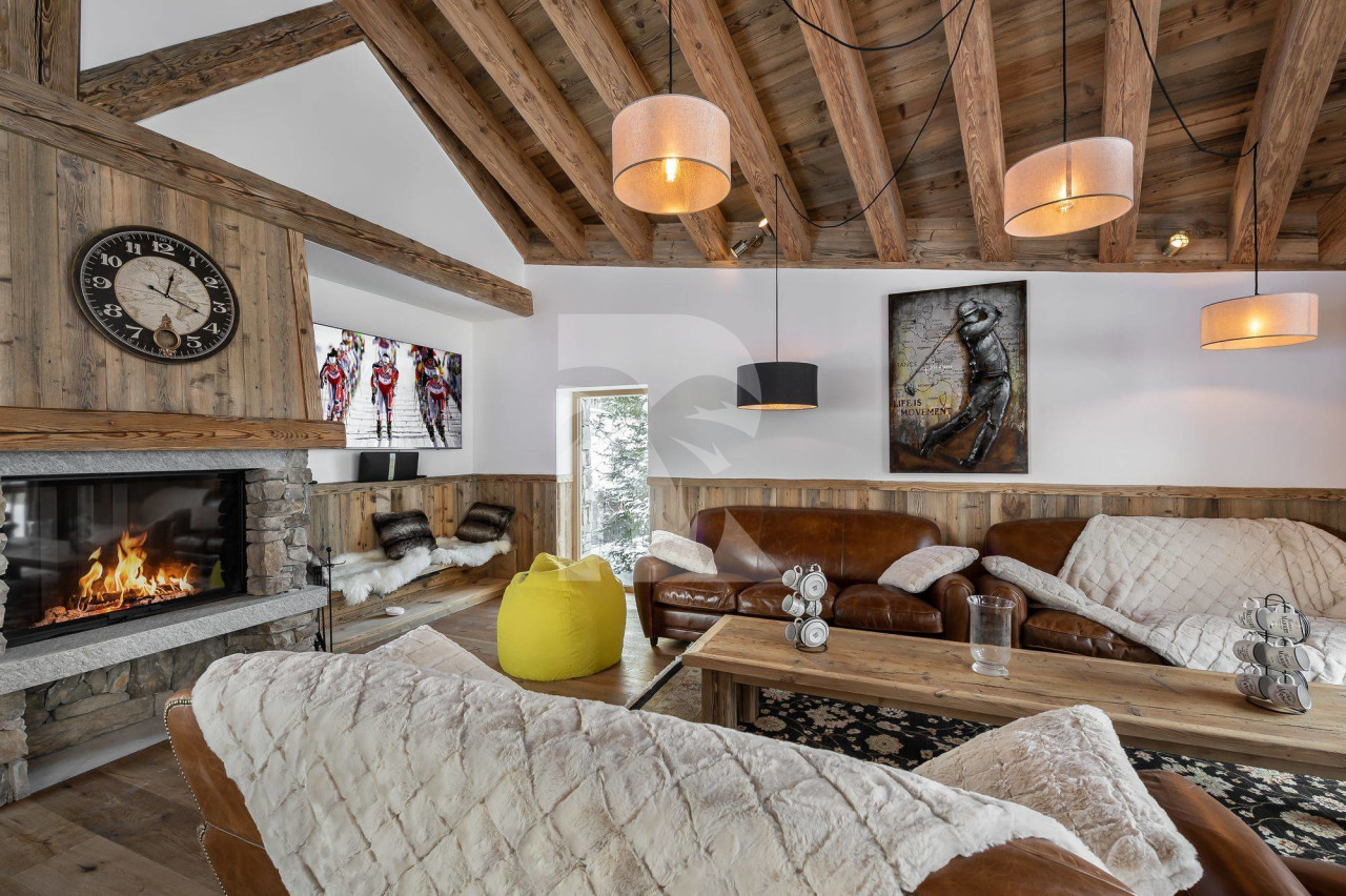villa in Val d'Isere : Rent this 5 bedroom chalet located close to the slope in Le Fornet, Val d'Isère, with sauna and jacuzzi. - Photo 0